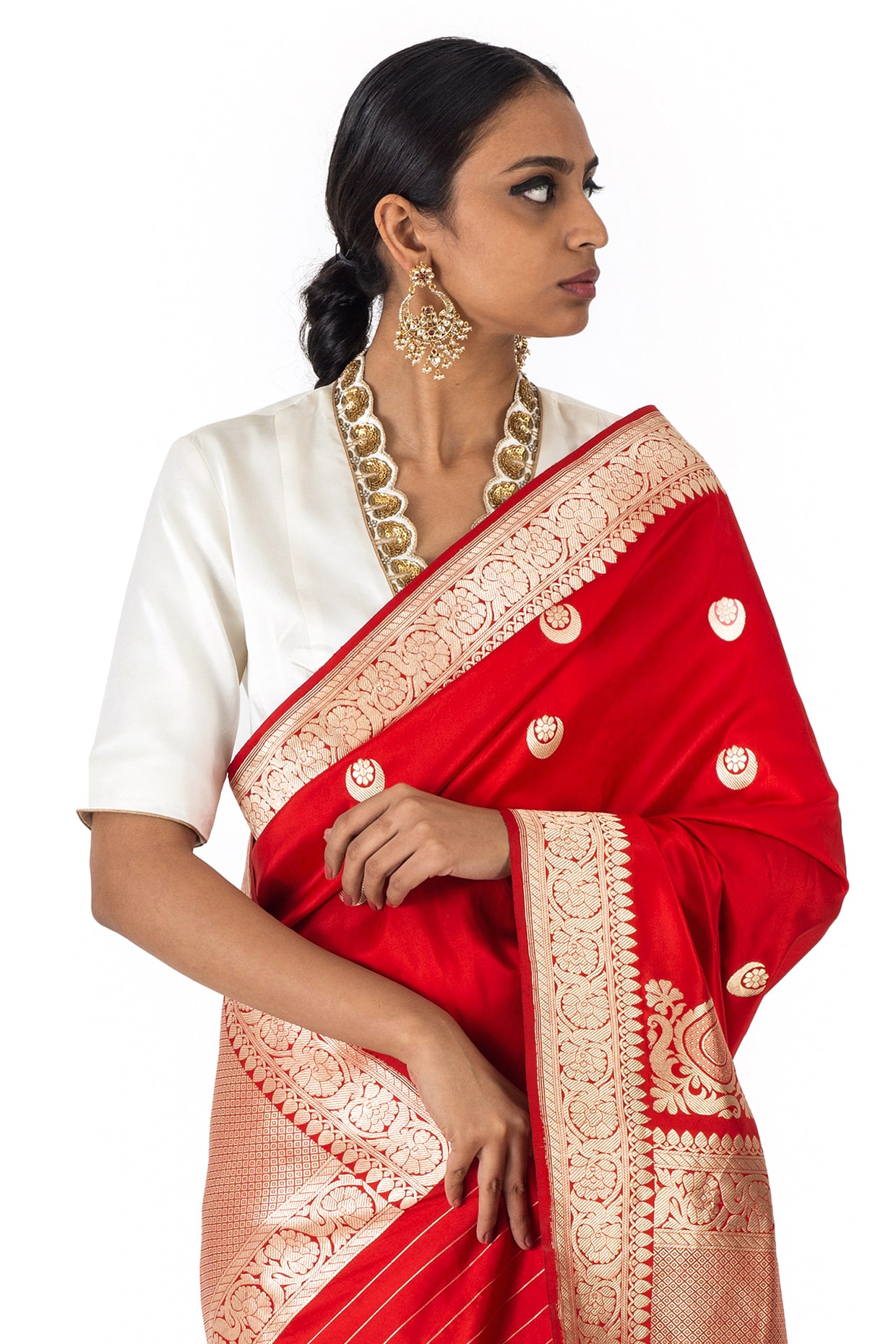 Premium Photo | A Indian woman in a red and white saree festive look bold  makeup white background