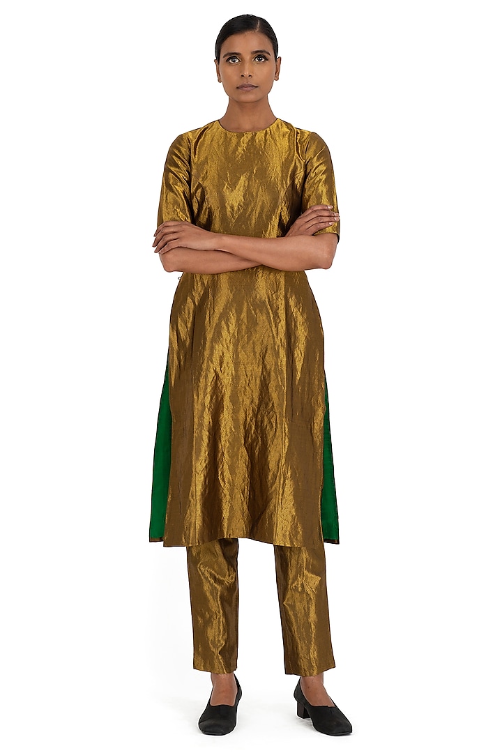 Gold Silk Twill Kurta Set by Raw Mango at Pernia's Pop Up Shop