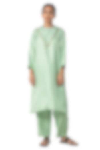 Angoori Green Silk Twill Gota Detailing Kurta Set by Raw Mango at Pernia's Pop Up Shop