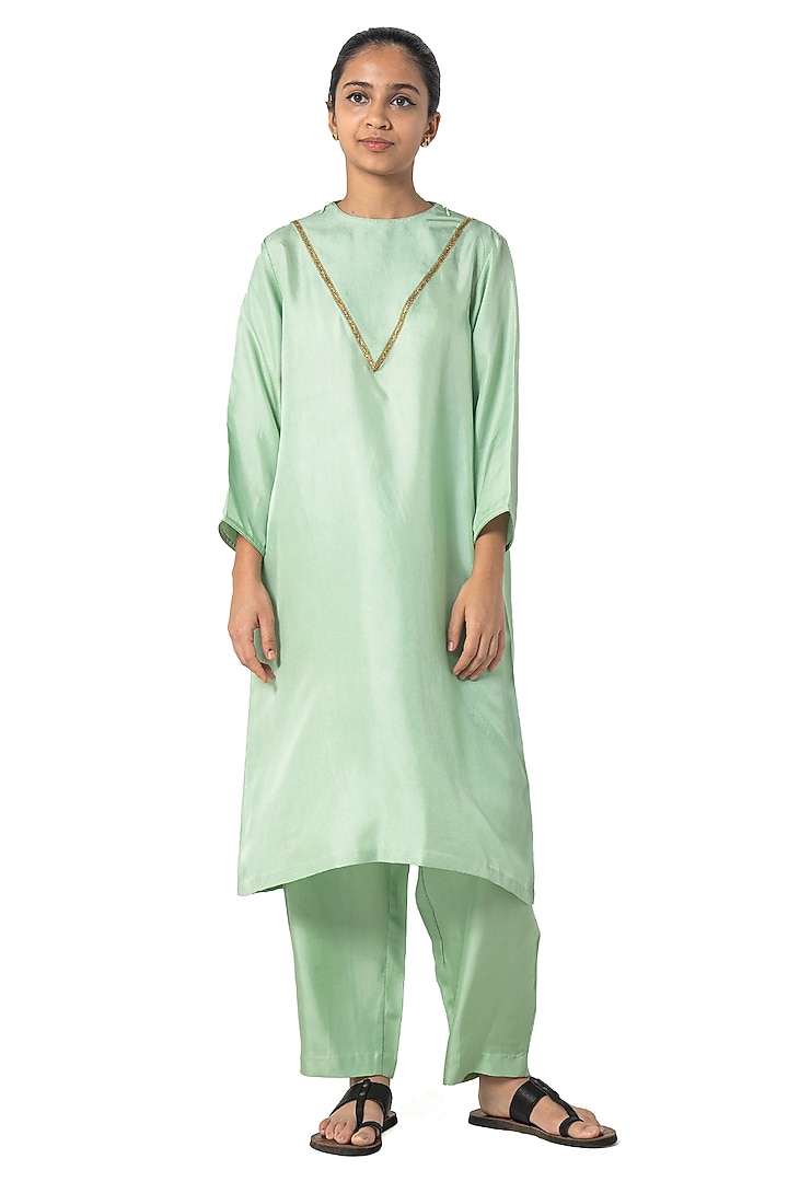 Angoori Green Silk Twill Gota Detailing Kurta Set by Raw Mango at Pernia's Pop Up Shop