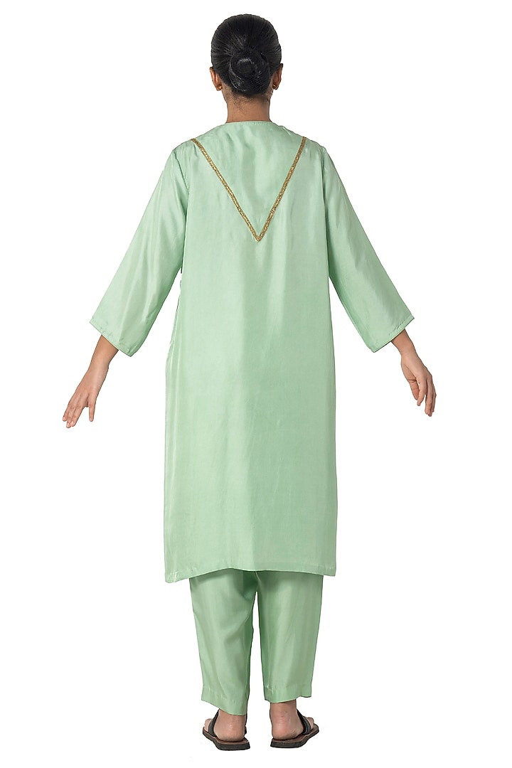 Angoori Green Silk Twill Gota Detailing Kurta Set by Raw Mango at Pernia's Pop Up Shop