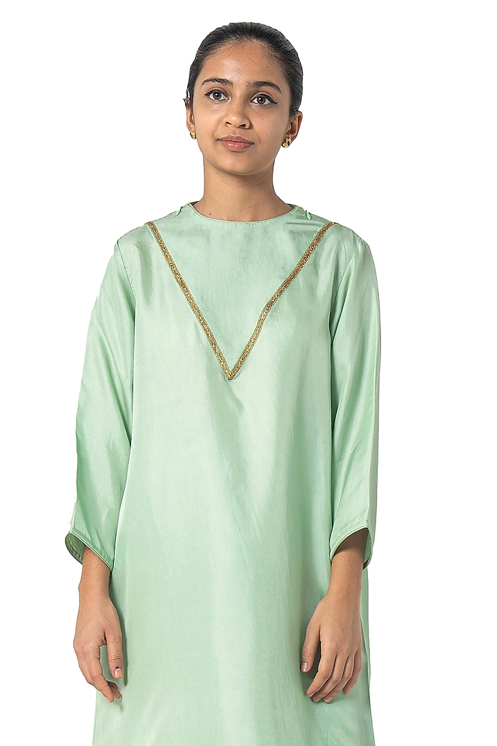 Angoori Green Silk Twill Gota Detailing Kurta Set by Raw Mango at Pernia's Pop Up Shop