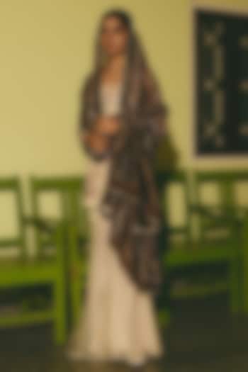 Brown Tissue Sequins Embellished Dupatta by RASHIKA MITTAL at Pernia's Pop Up Shop