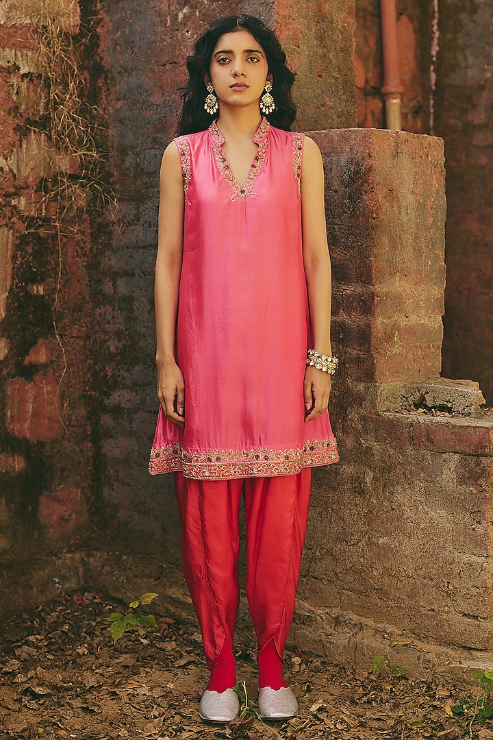 Rose Pink Silk Hand Embroidered Kurta Set by RASHIKA MITTAL at Pernia's Pop Up Shop