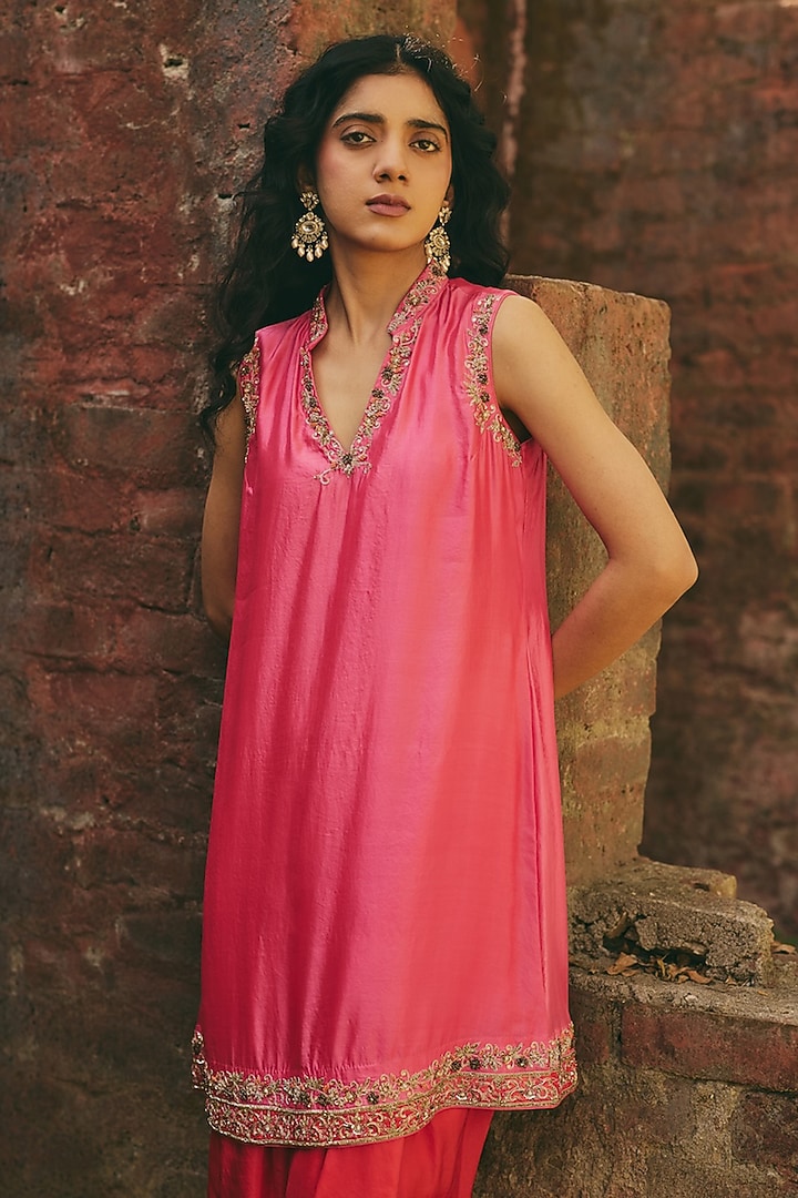 Rose Pink Silk Hand Embroidered Kurta Set by RASHIKA MITTAL at Pernia's Pop Up Shop