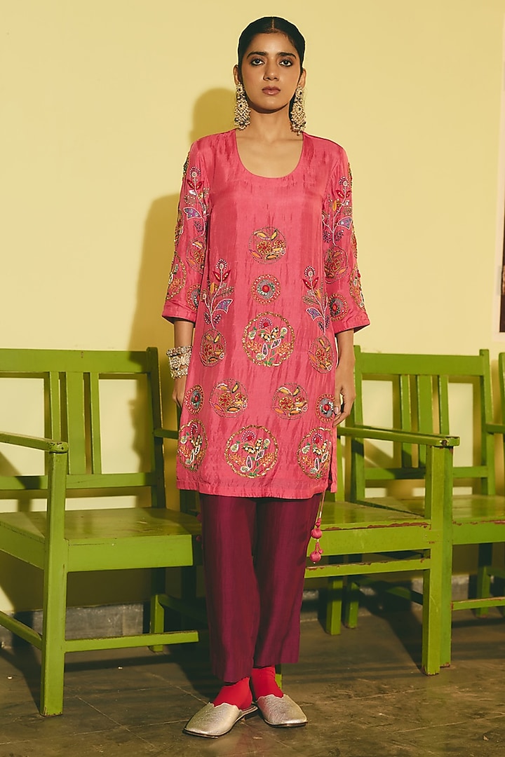 Rose Pink Silk Resham Embroidered Kurta Set by RASHIKA MITTAL at Pernia's Pop Up Shop
