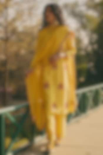 Yellow Chanderi Dupatta by RASHIKA MITTAL at Pernia's Pop Up Shop