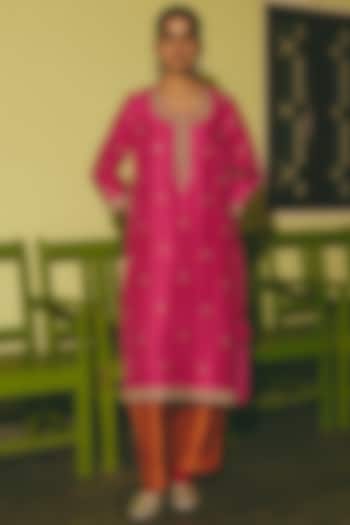 Fuchsia Silk Hand Embroidered Kurta Set by RASHIKA MITTAL at Pernia's Pop Up Shop