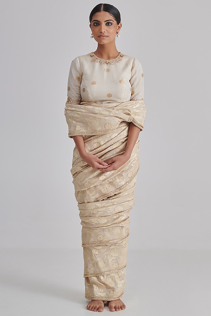 Ivory Moonga Zari Silk Hand Embroidered Reception Saree Set by RASHIKA MITTAL at Pernia's Pop Up Shop