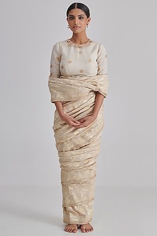 Ivory Moonga Zari Silk Hand Embroidered Saree Set by RASHIKA MITTAL