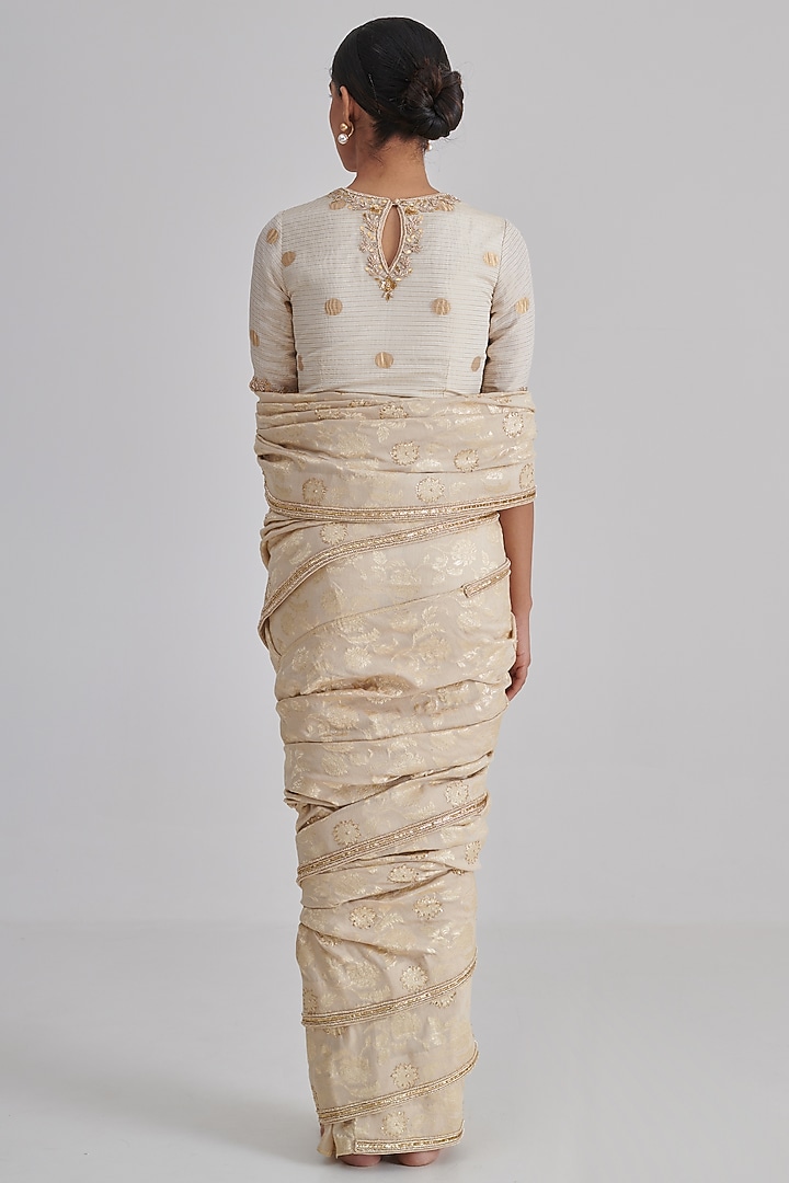 Ivory Moonga Zari Silk Hand Embroidered Wedding Saree Set by RASHIKA MITTAL at Pernia's Pop Up Shop