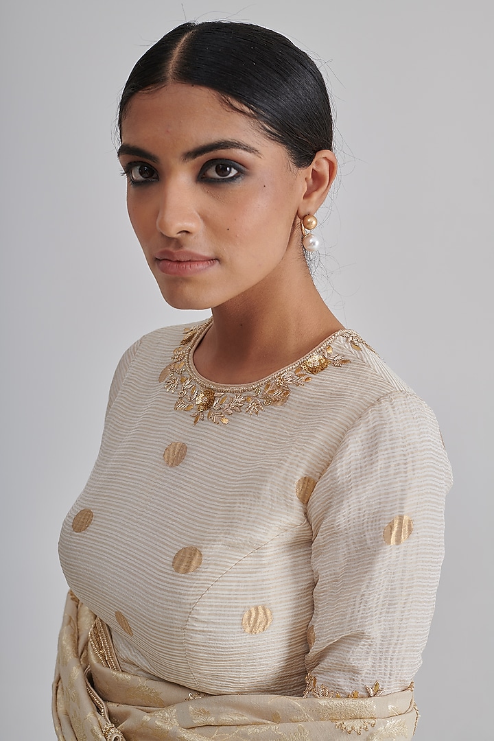 Ivory Moonga Zari Silk Hand Embroidered Wedding Saree Set by RASHIKA MITTAL at Pernia's Pop Up Shop