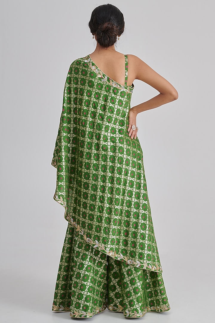 Green Bandhani Banarasi Silk Embroidered Cape Set by RASHIKA MITTAL at Pernia's Pop Up Shop