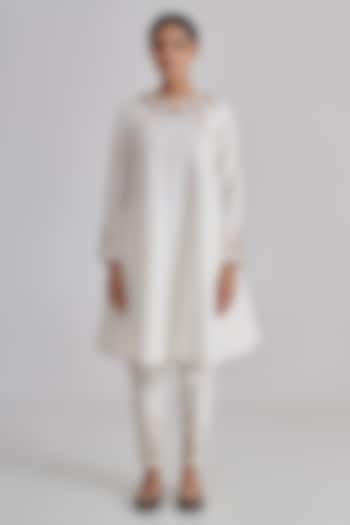 White Cotton Hand Embroidered Kurta Set by RASHIKA MITTAL at Pernia's Pop Up Shop