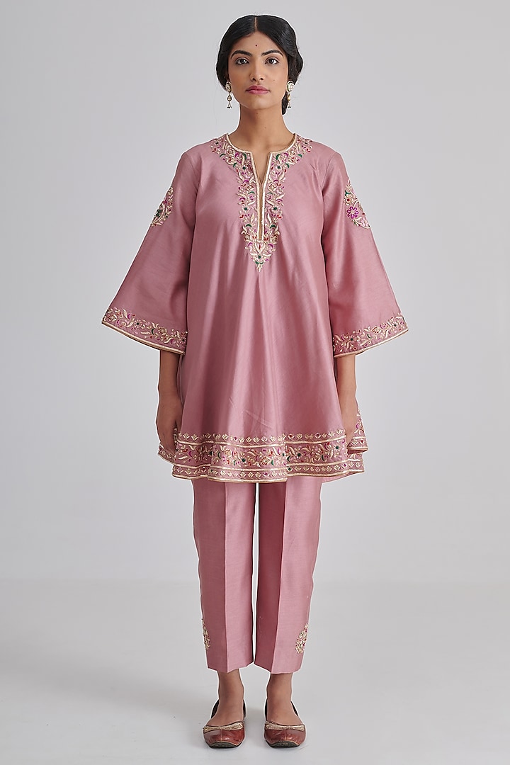 Pink Chanderi Hand Embroidered Kurta Set by RASHIKA MITTAL at Pernia's Pop Up Shop