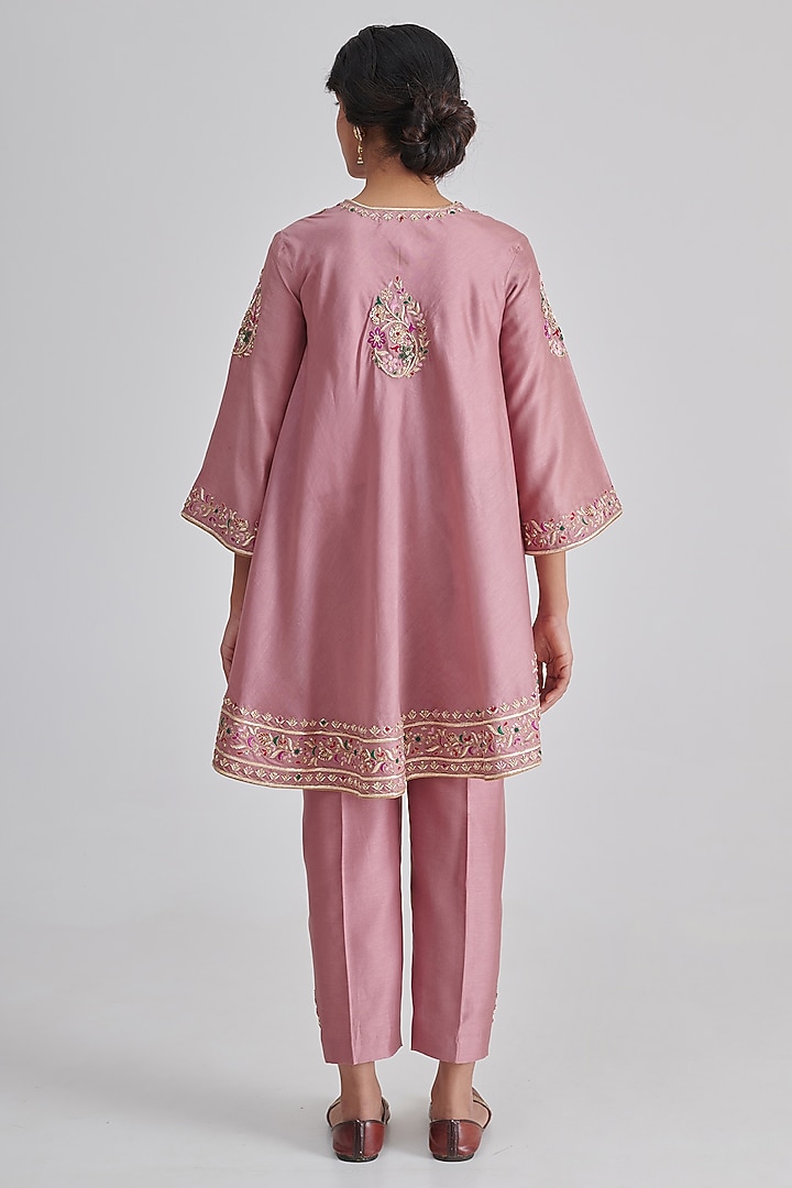 Pink Chanderi Hand Embroidered Kurta Set by RASHIKA MITTAL at Pernia's Pop Up Shop