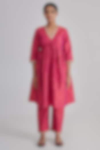 Pink Silk Tissue Hand Embroidered Kurta Set by RASHIKA MITTAL at Pernia's Pop Up Shop