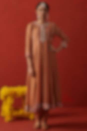 Cinnamon-Brown Chanderi Floral & Resham Embroidered Party Wear Anarkali Set by RASHIKA MITTAL at Pernia's Pop Up Shop