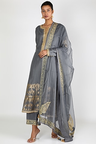 Grey Hand Embroidered Kurta Set by Rar Studio