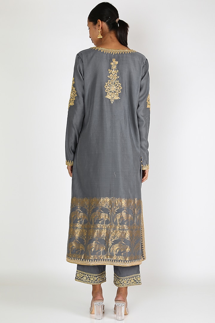 Grey Hand Embroidered Kurta Set by Rar Studio at Pernia's Pop Up Shop