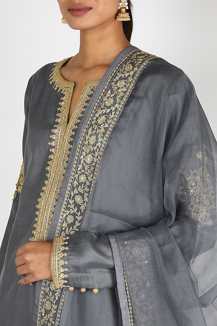 Grey Hand Embroidered Kurta Set by Rar Studio at Pernia's Pop Up Shop
