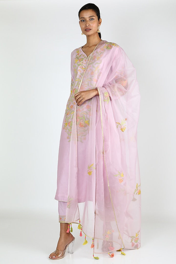 Mauve Hand Embroidered Kurta Set by Rar Studio at Pernia's Pop Up Shop