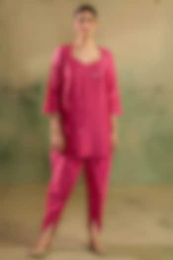 Rani Pink Chanderi Thread Embroidered Kurta Set by Reeti Arneja at Pernia's Pop Up Shop