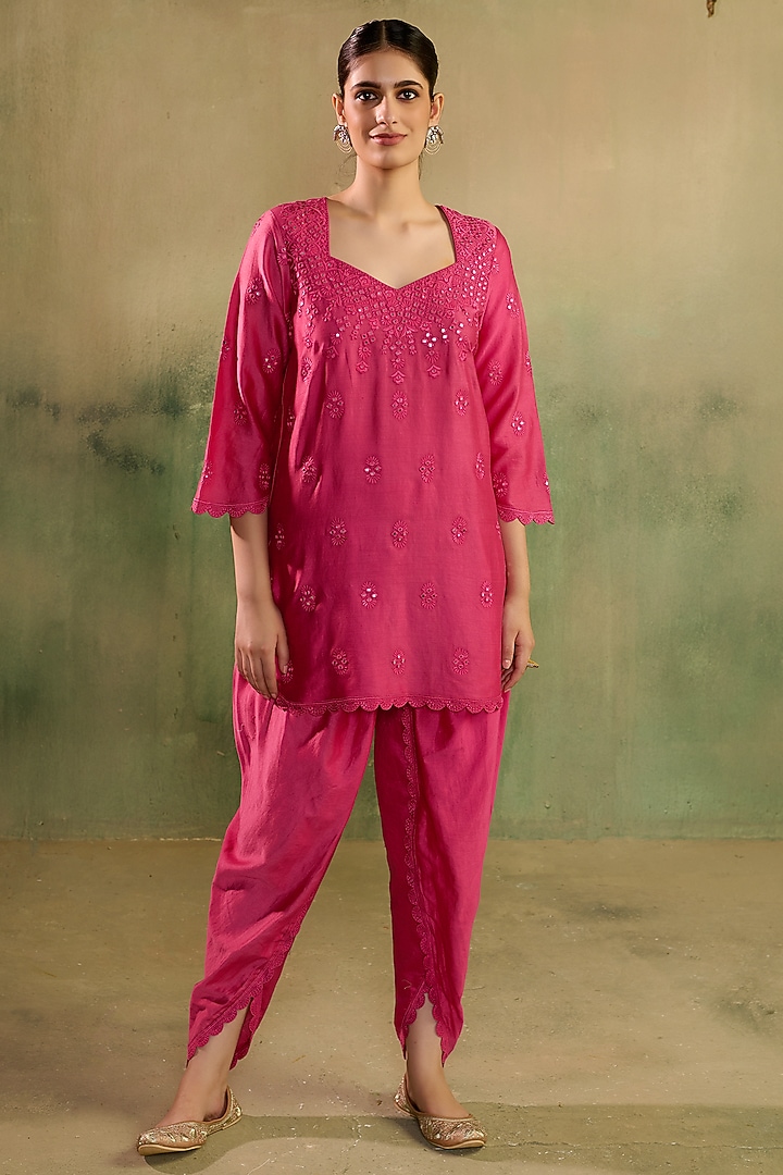 Rani Pink Chanderi Thread Embroidered Kurta Set by Reeti Arneja at Pernia's Pop Up Shop