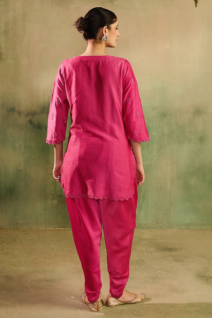 Rani Pink Chanderi Thread Embroidered Kurta Set by Reeti Arneja at Pernia's Pop Up Shop