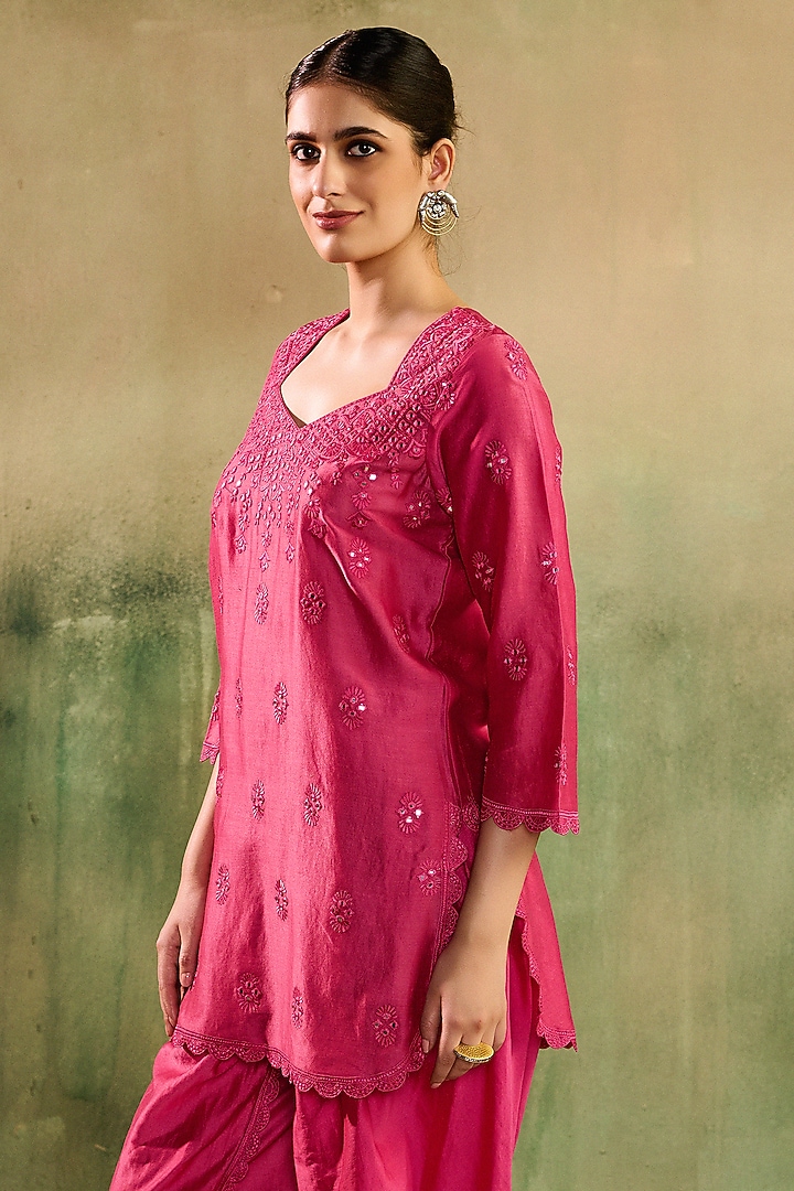 Rani Pink Chanderi Thread Embroidered Kurta Set by Reeti Arneja at Pernia's Pop Up Shop