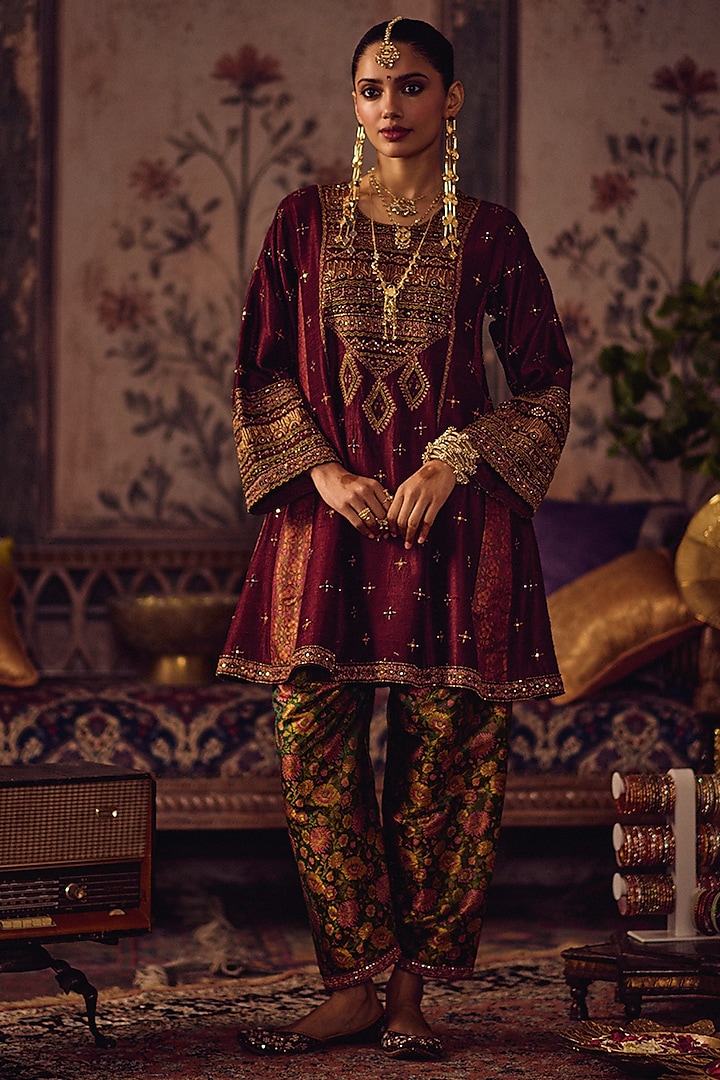 Maroon Raw Silk Hand Embroidered Kurta Set by Reeti Arneja at Pernia's Pop Up Shop