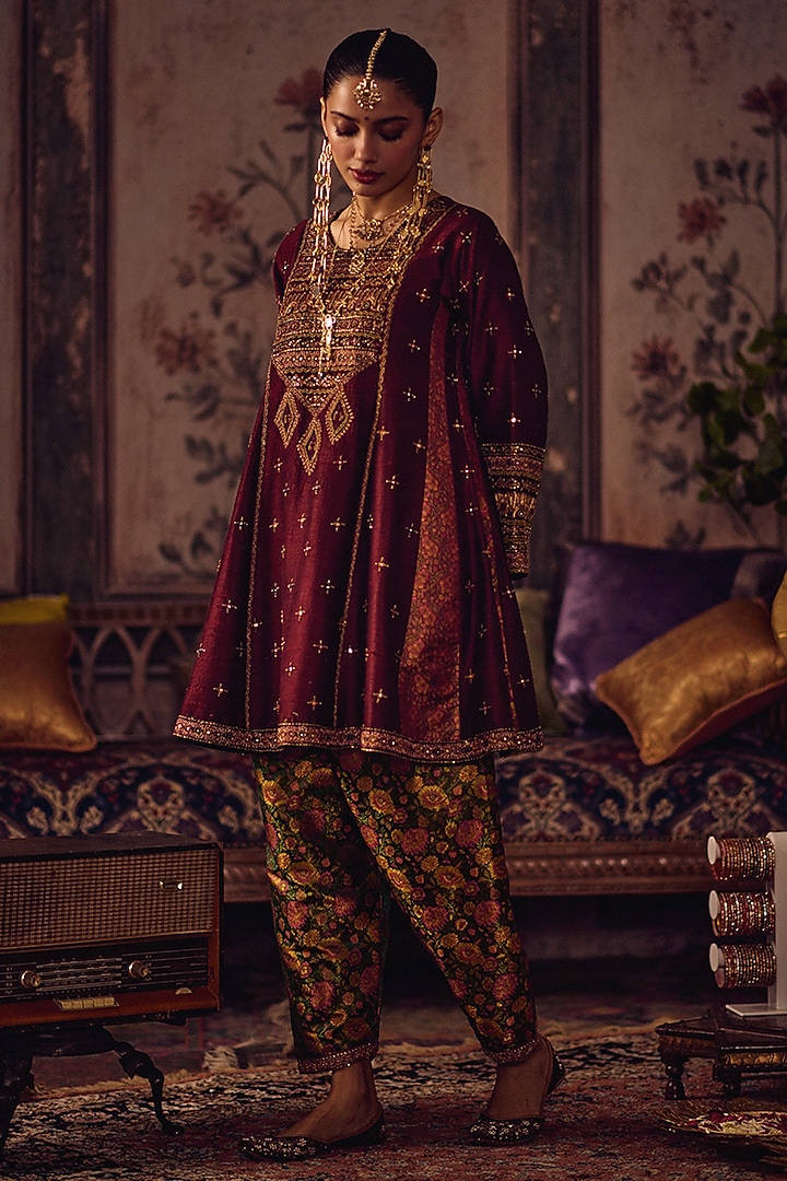 Maroon Raw Silk Hand Embroidered Kurta Set by Reeti Arneja at Pernia's Pop Up Shop
