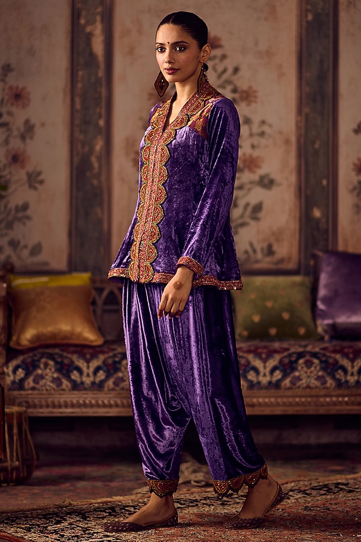 Royal Blue Silk Velvet Resham Embroidered Kurta Set by Reeti Arneja at Pernia's Pop Up Shop
