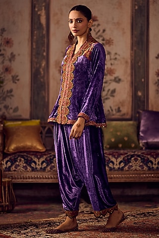 Royal Blue Silk Velvet Resham Embroidered Kurta Set by Reeti Arneja