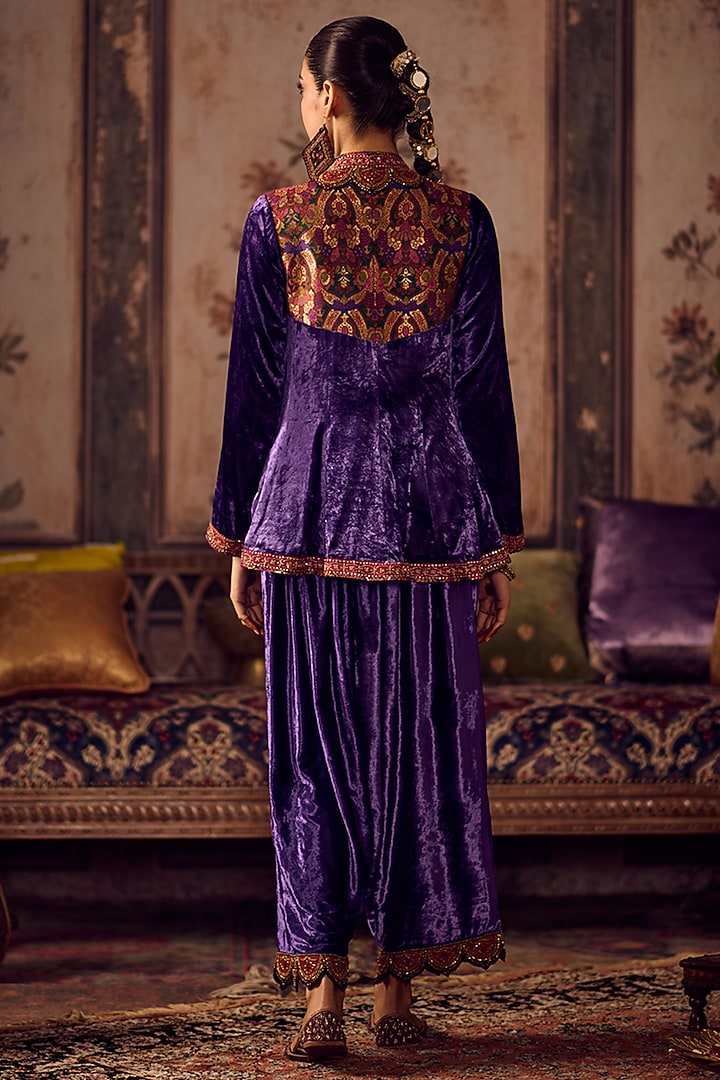 Royal Blue Silk Velvet Resham Embroidered Kurta Set by Reeti Arneja at Pernia's Pop Up Shop