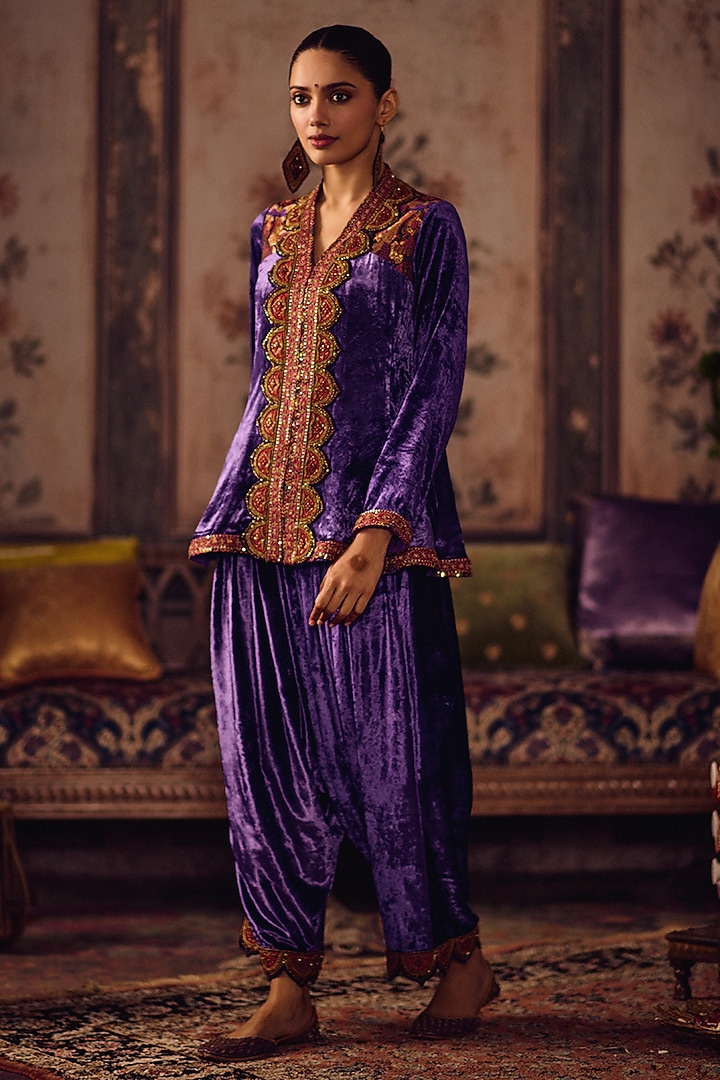 Royal Blue Silk Velvet Resham Embroidered Kurta Set by Reeti Arneja at Pernia's Pop Up Shop