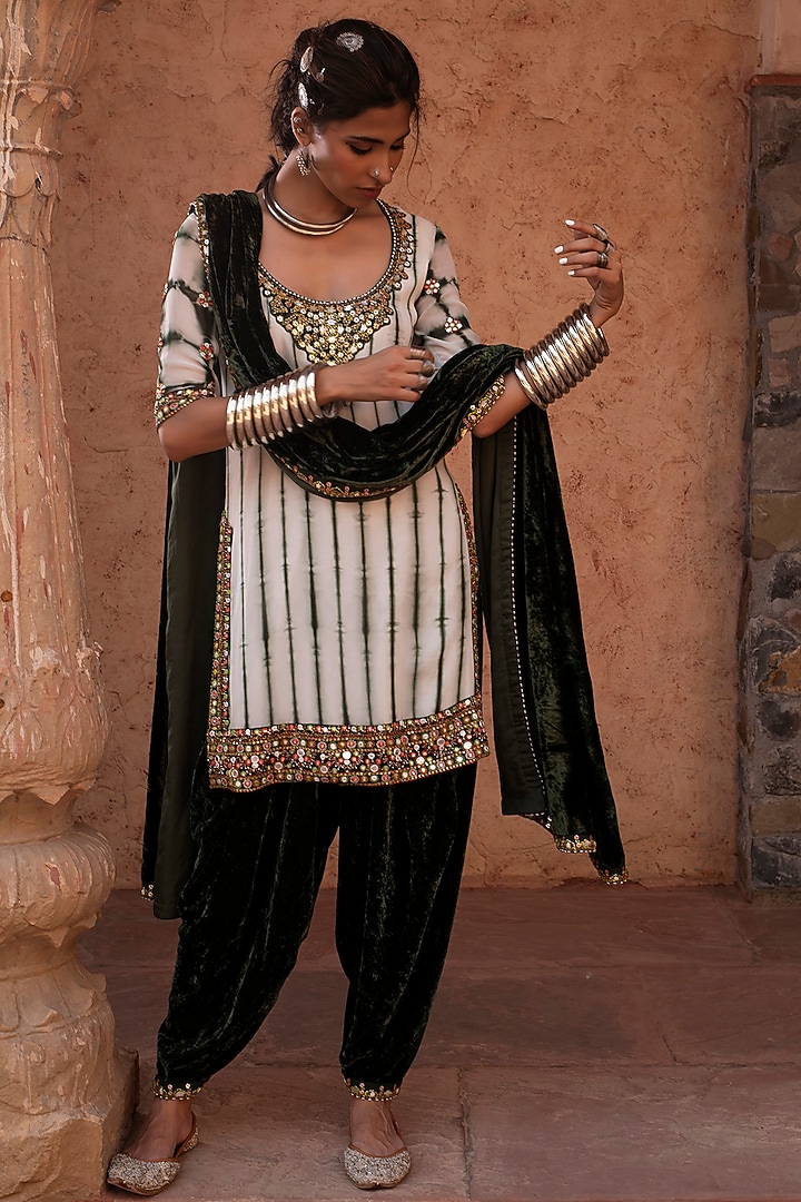 Emerald Green Tie & Dye Kurta Set by Reeti Arneja at Pernia's Pop Up Shop