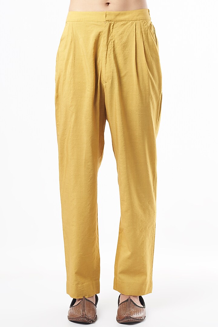 Mustard Chanderi Handloom Kurta Set by Rar Studio Men at Pernia's Pop Up Shop