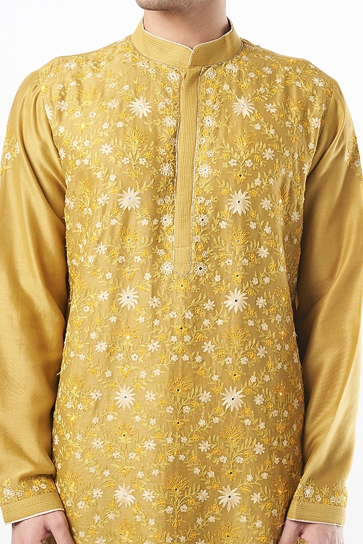 Mustard Chanderi Handloom Kurta Set by Rar Studio Men at Pernia's Pop Up Shop