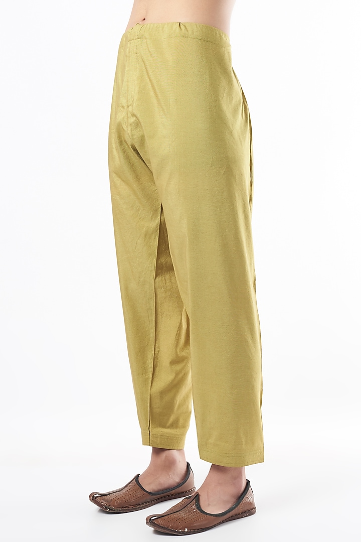 Yellow Hand Embroidered Kurta Set by Rar Studio Men at Pernia's Pop Up Shop