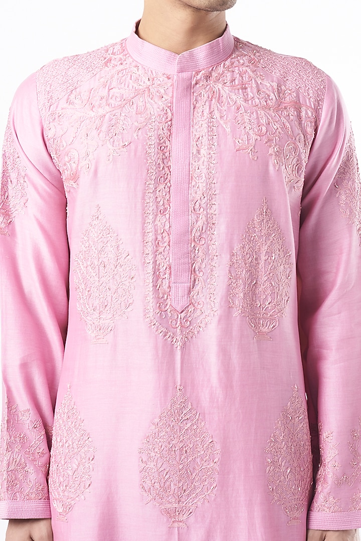 Powder Pink Hand Embroidered Kurta Set by Rar Studio Men at Pernia's Pop Up Shop