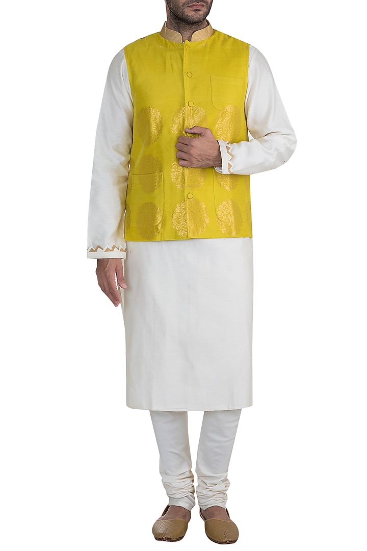 Mustard Handloom Chanderi Boota Embellished Bundi Jacket by Rar Studio Men at Pernia's Pop Up Shop