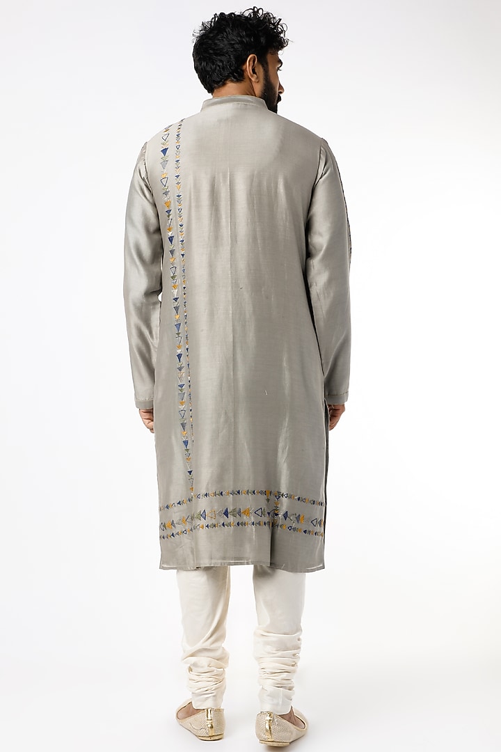 Grey Thread Embroidered Kurta by Rar Studio Men at Pernia's Pop Up Shop