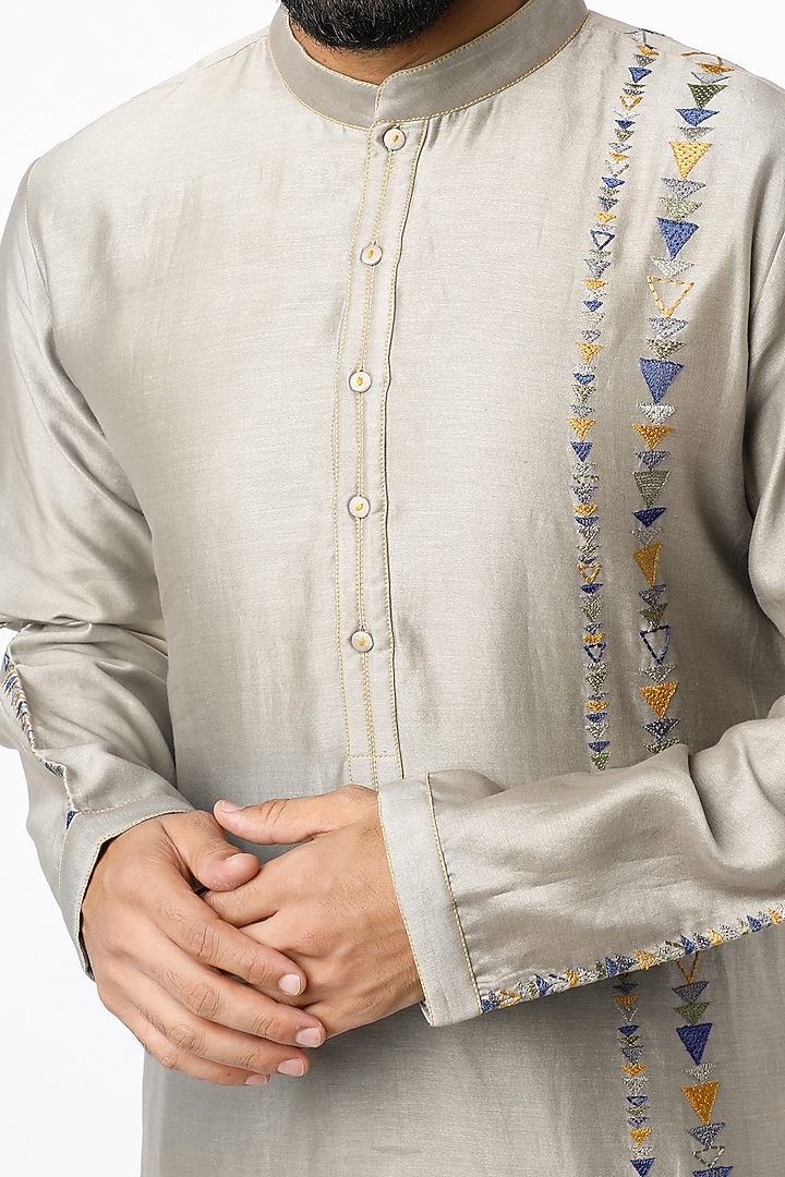 Grey Thread Embroidered Kurta by Rar Studio Men at Pernia's Pop Up Shop