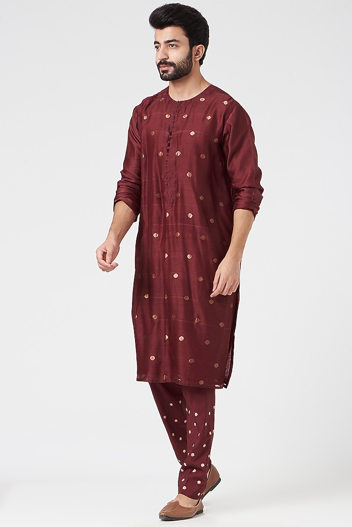 Maroon Chanderi Handloom Floral Jaal Embroidered Groom Sherwani Set by Rar Studio Men at Pernia's Pop Up Shop