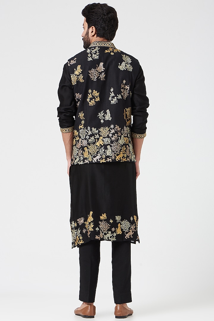 Black Chanderi Handloom Zari Embroidered Bundi Jacket Set by Rar Studio Men at Pernia's Pop Up Shop
