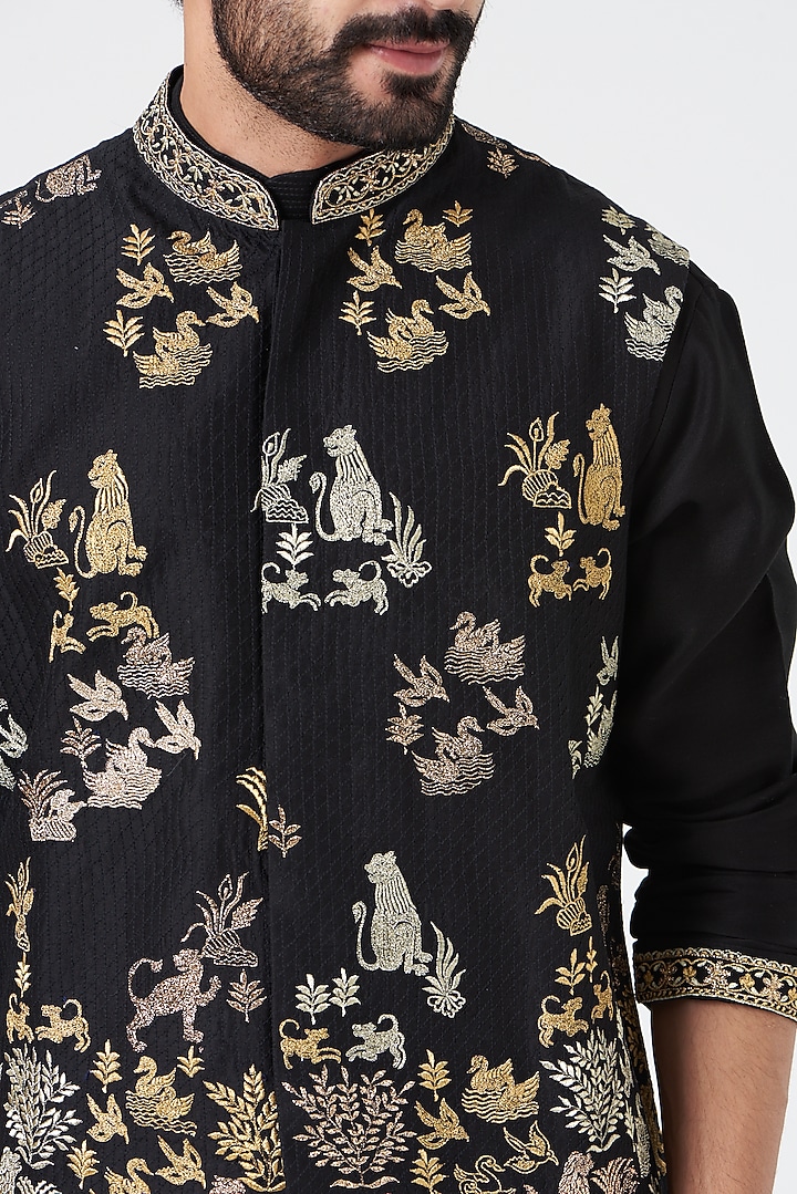 Black Chanderi Handloom Zari Embroidered Bundi Jacket Set by Rar Studio Men at Pernia's Pop Up Shop