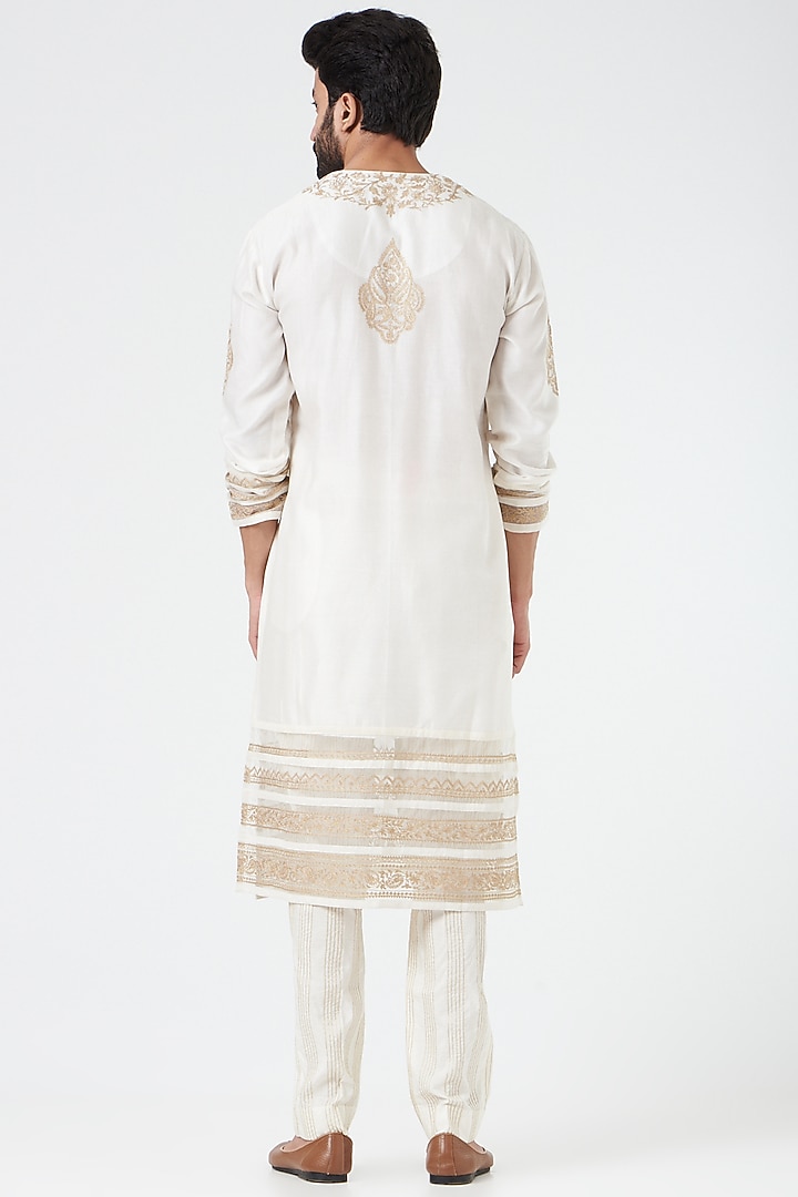 Ivory Embroidered Kurta Set by Rar Studio Men at Pernia's Pop Up Shop