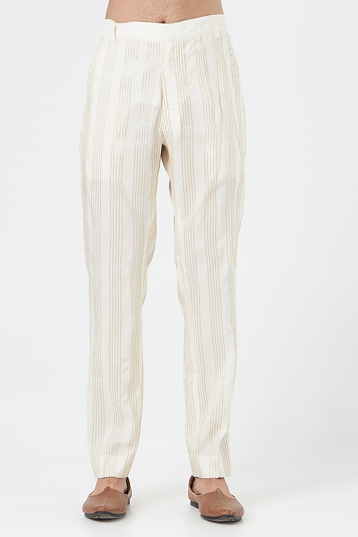 Ivory Embroidered Kurta Set by Rar Studio Men at Pernia's Pop Up Shop