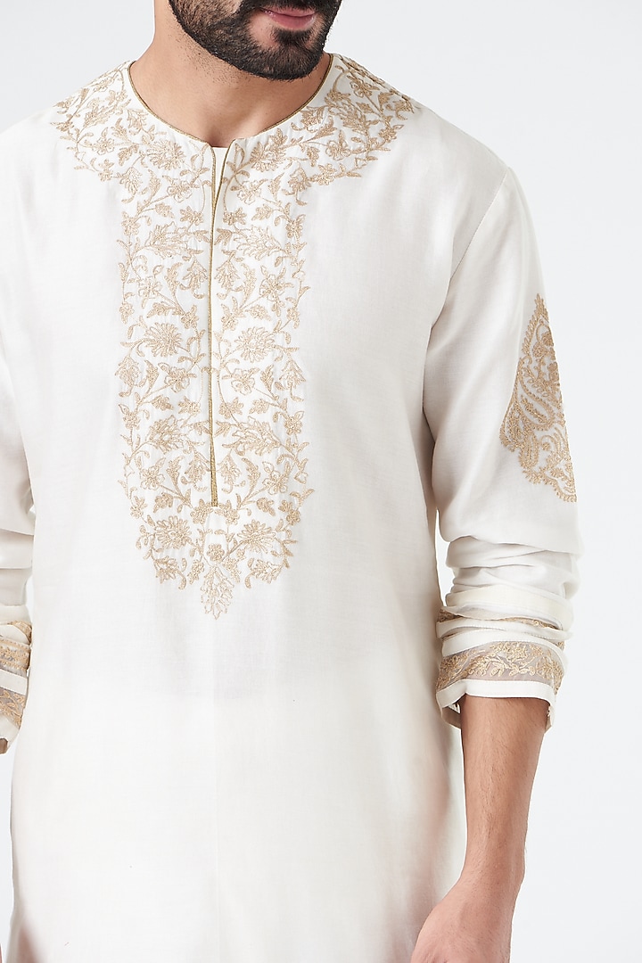 Ivory Embroidered Kurta Set by Rar Studio Men at Pernia's Pop Up Shop